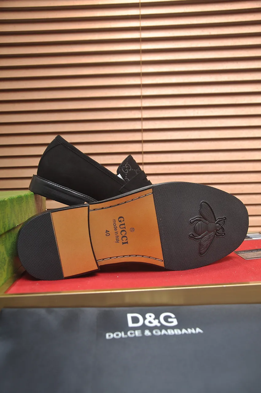 Men's shoes💰500💶Italy's top luxury men's shoe giant (GUCCI) (Gucci) (full cowhide lining) new arrival🍃Original European style🔰 Pleasant to the eye😍In order to make the shoes more durable and non-deformable🌀The production continues to follow traditional methods but there is still no lack of innovation💪Choose original sheepskin for the leather♻️ Smooth and natural And extra bright ⭐Made of imported cowhide, the first choice of rich people 38-45 (45 customized)